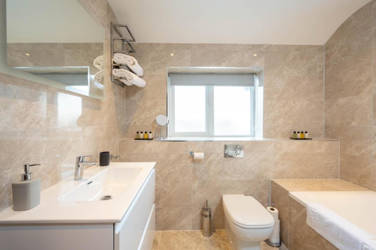 The Oaklands - Luxury Spacious 6-Bed, Near Solihull, Birmingham City, Jlr, Nec, Airport, Resorts World, Hs2 Екстериор снимка